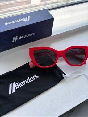 Blenders Jade Sunglasses in Gloss Red